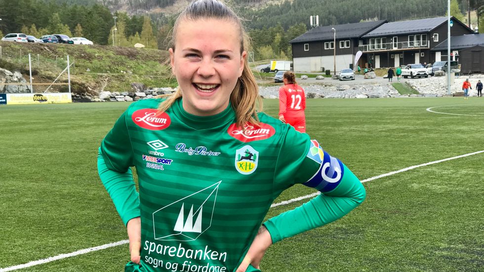 GLADARE TIDER: Jannike Orrestad Andersen (21) smiler etter å ha skåra sitt første mål for Kaupanger etter fem år i klubben. Eit drøyt halvår seinare er stemninga ikkje lenger like god mellom dei to partane.