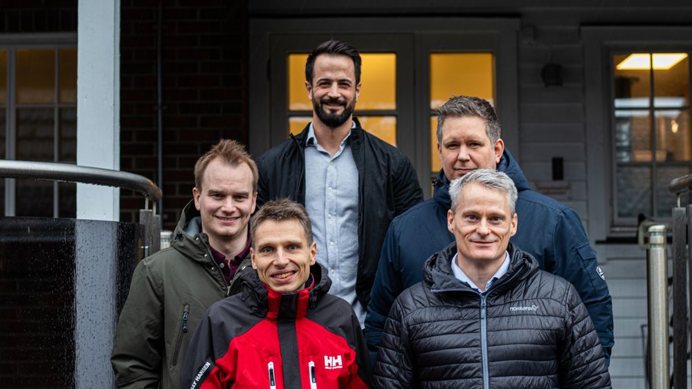 Tore Olav Kristiansen nede til høyre sammen med de fire andre som utgjør Identitystream.