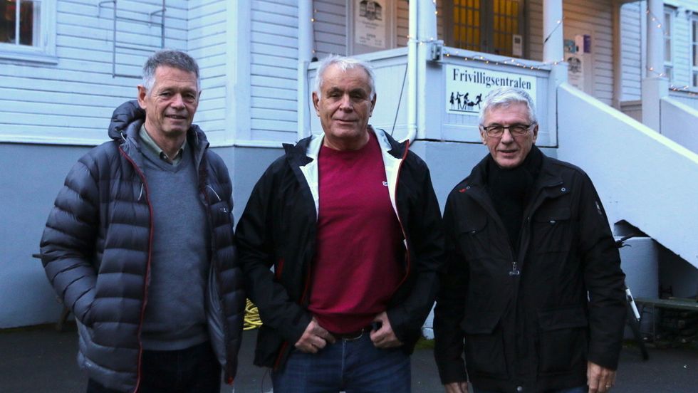 INNSATS FOR BYGDA: Helge Rørvik, Oddgeir Øvregard og Ingvar Laberg har teke initiativ til å driva turistinformasjonen i Årdal.