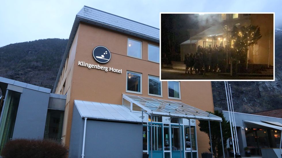 KØ: Det danna seg stor kø utanfor Klingenberg hotell fredag.