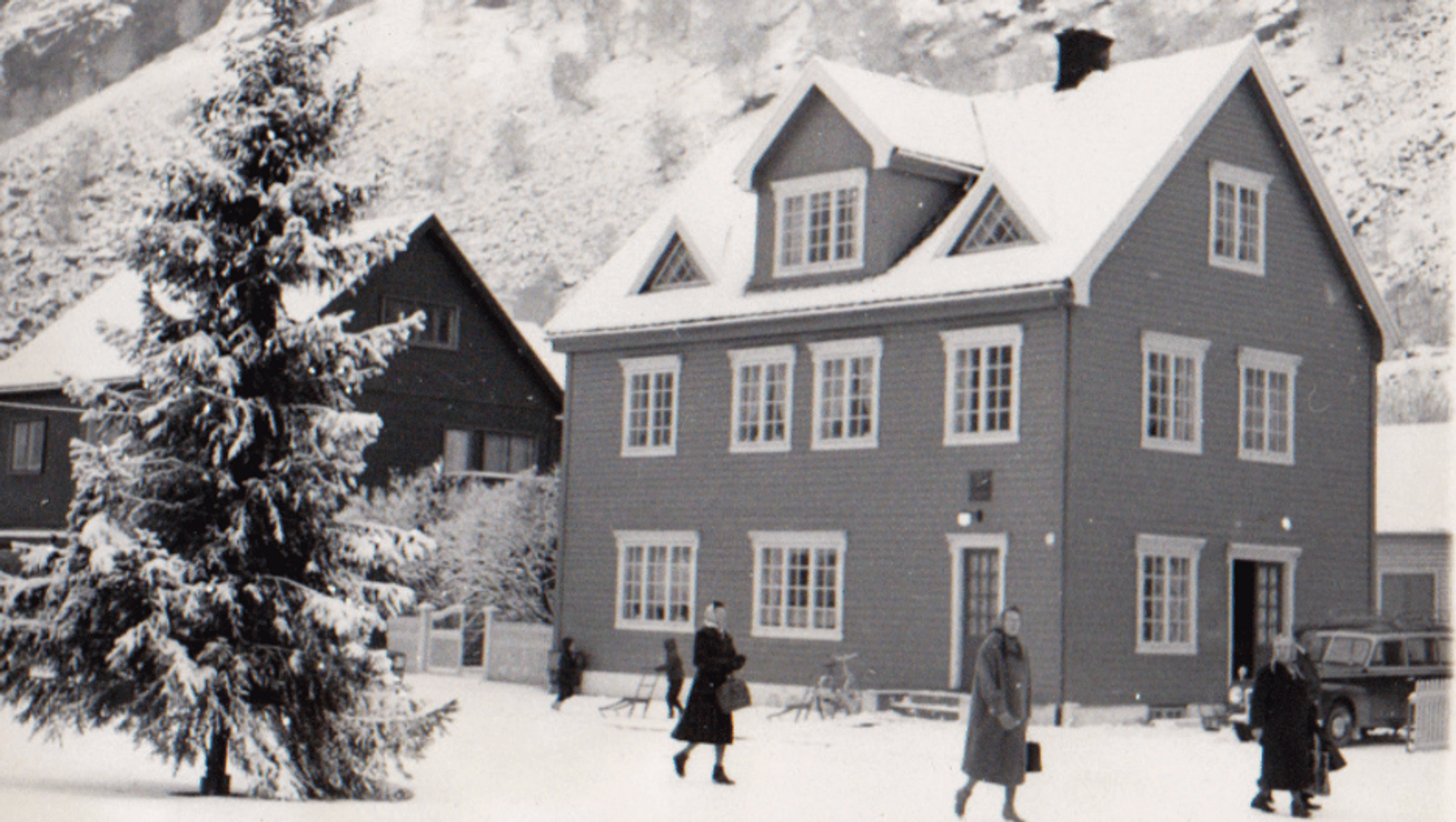 VINTER: Julegrana er tent i Øvre Årdal.