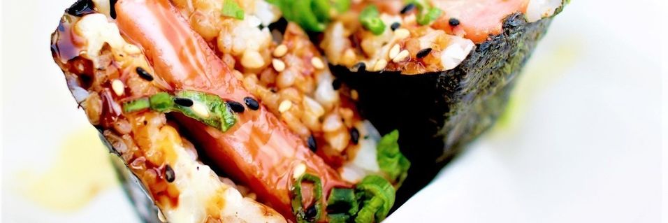 Kan du tenke deg å bruke skinke fra boks i maki-sushien? Ikke? Det gjør de med glede på Hawaii. Dette er en av årets sterkeste mattrender
