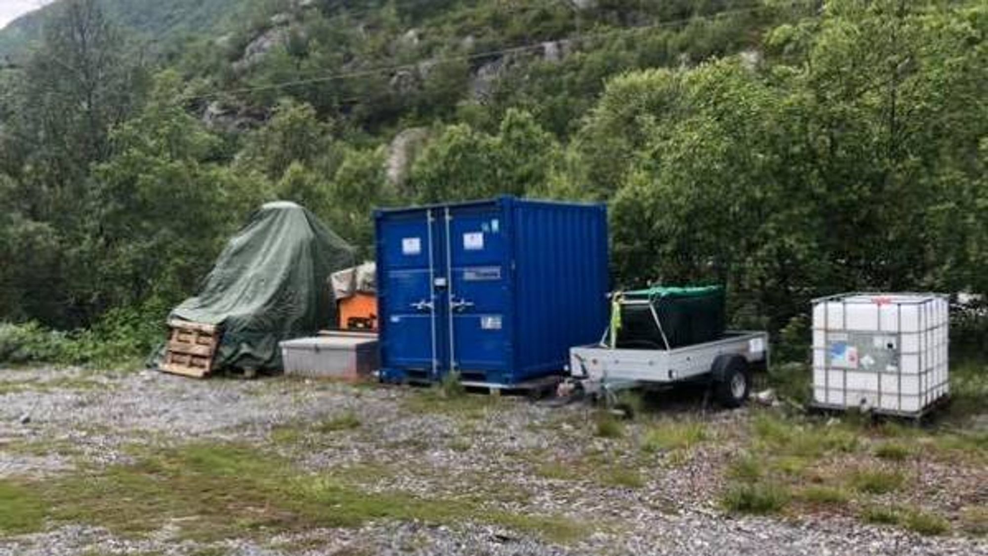 TJUVERI: Skisenteret sin konteinar vart brote inn i og tømt heilt for utstyr og verktøy til fleire titals tusen kroner.
