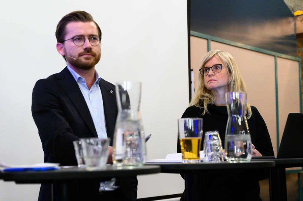 Statssekretær Sveinung Rotevatn (V) og TV 2 sin nyheitsredaktør, Karianne Solbrække.