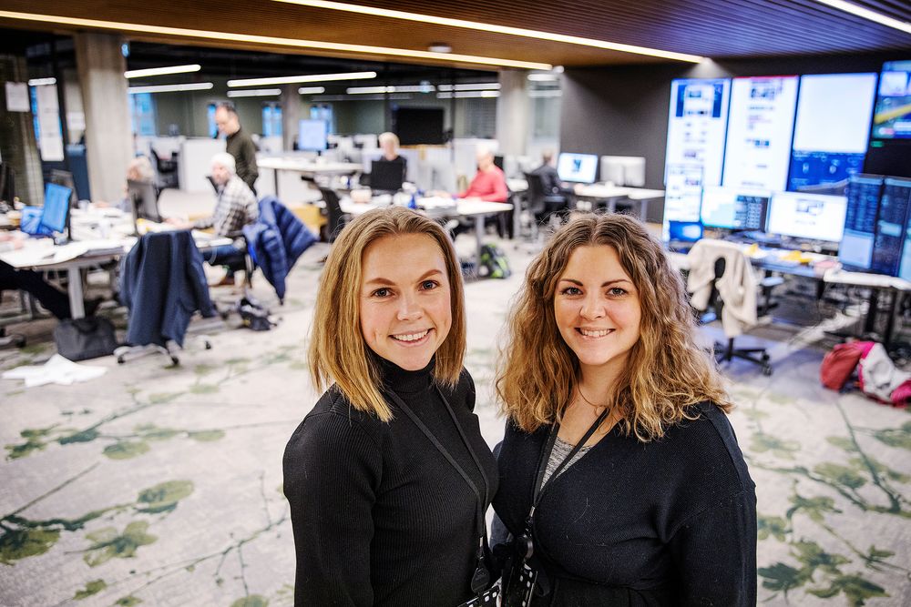 Fædrelandsvennen-journalistene Christina Østtveit (til venstre) og Eva Myklebust besøkte en niendeklasse en hel uke i fjor høst.