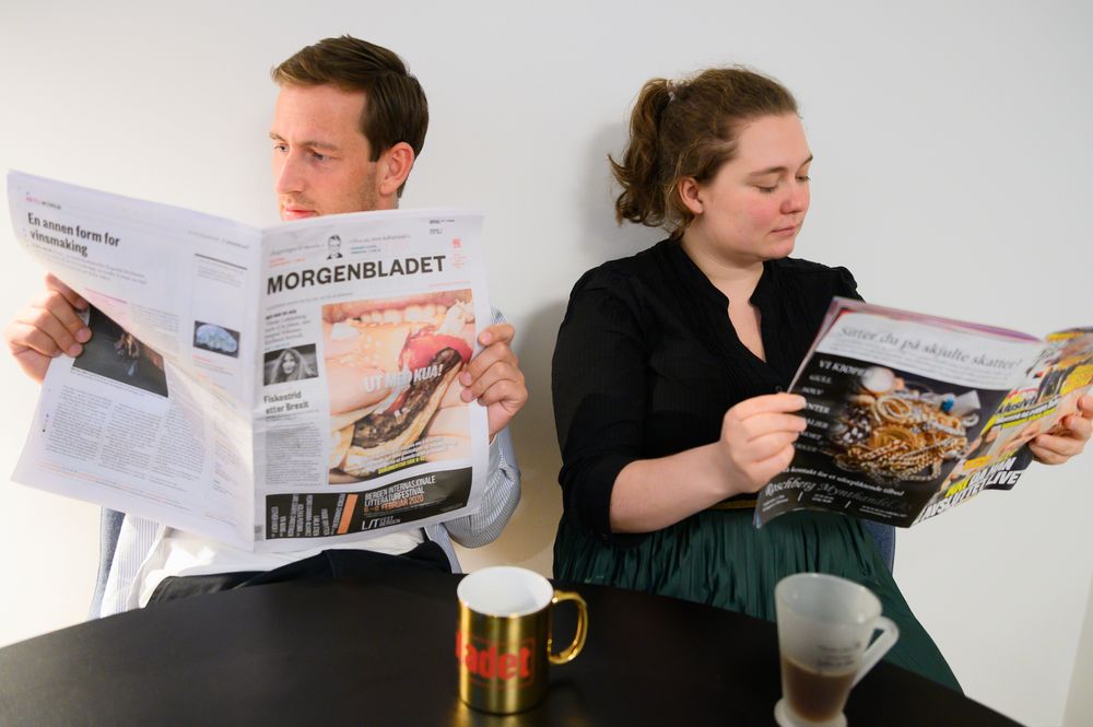 Medier24s quizmastere Ole Alexander Saue og Eira Lie Jor.
