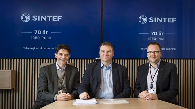Nye partnere (fra v. ) visekonserndirektør Reidar Bye i Sintef, Sopra Sterias direktør for digitale plattformtjenester Odd Inge Bjørdal og Sintefs IT-sjef Snorre Ness.