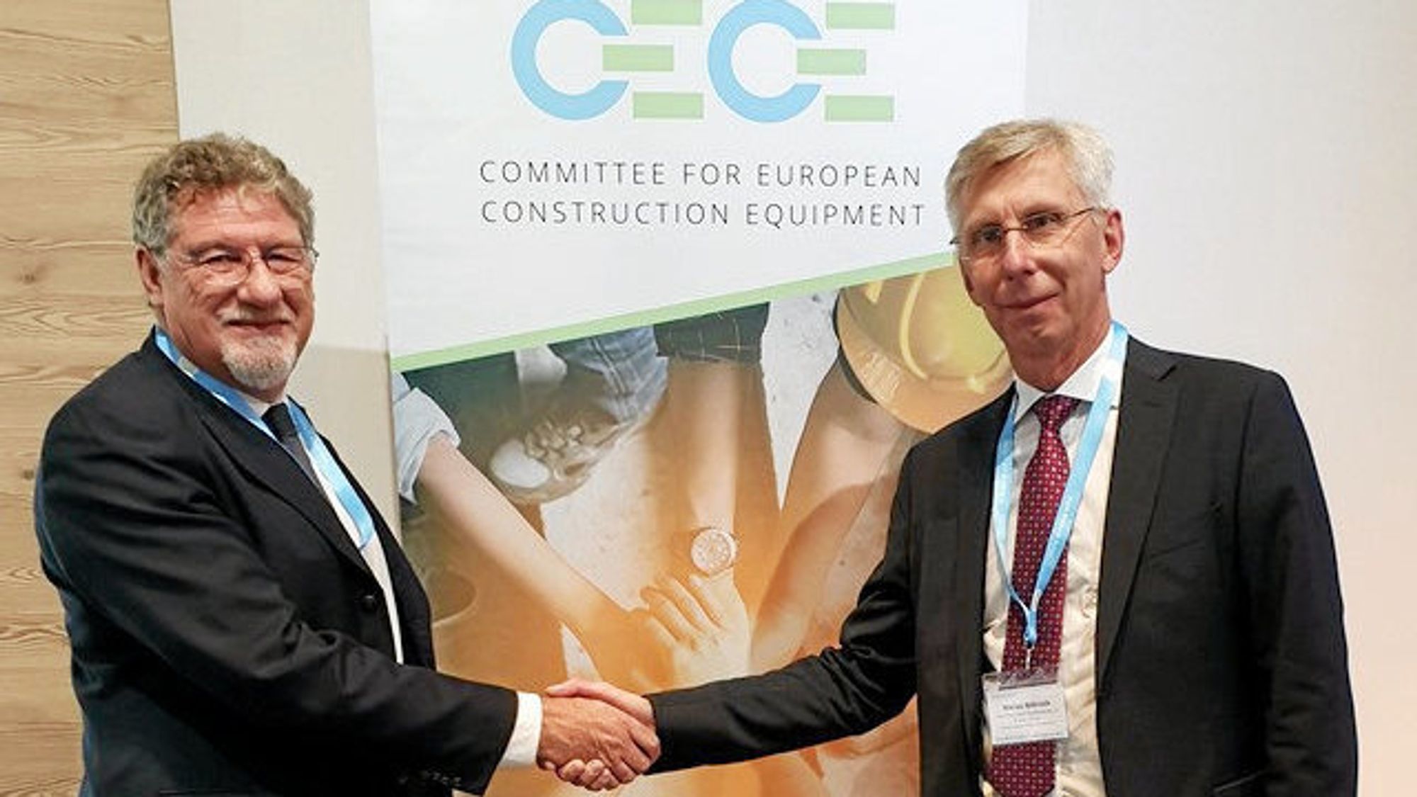Niklas Nillroth (t.h.) Volvo CE ny president i CeCe fra 1.jan. 2020, hvor han tar over for Enrico Prandini, Komatsu.