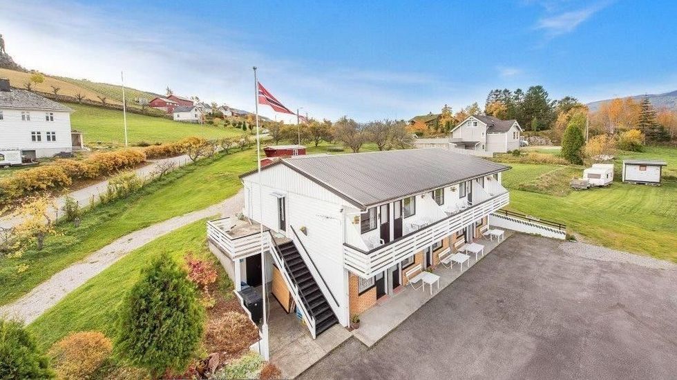 Solvang Ferietun MK Thorsnes er eit enkeltpersonforetak, og føremålet er overnattingsbedrift med motellrom og hytter, samt svømmebasseng.