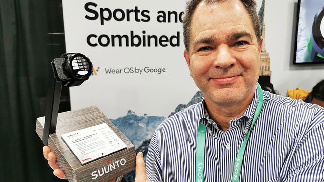 SUUNTOS FØRSTE SMARTKLOKKE