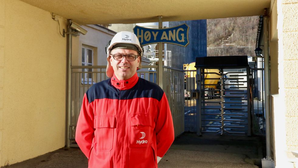 NY: Arne-Martin Kjærland har denne veka første ordinære arbeidsveke som fabrikksjef ved Hydro Høyanger.