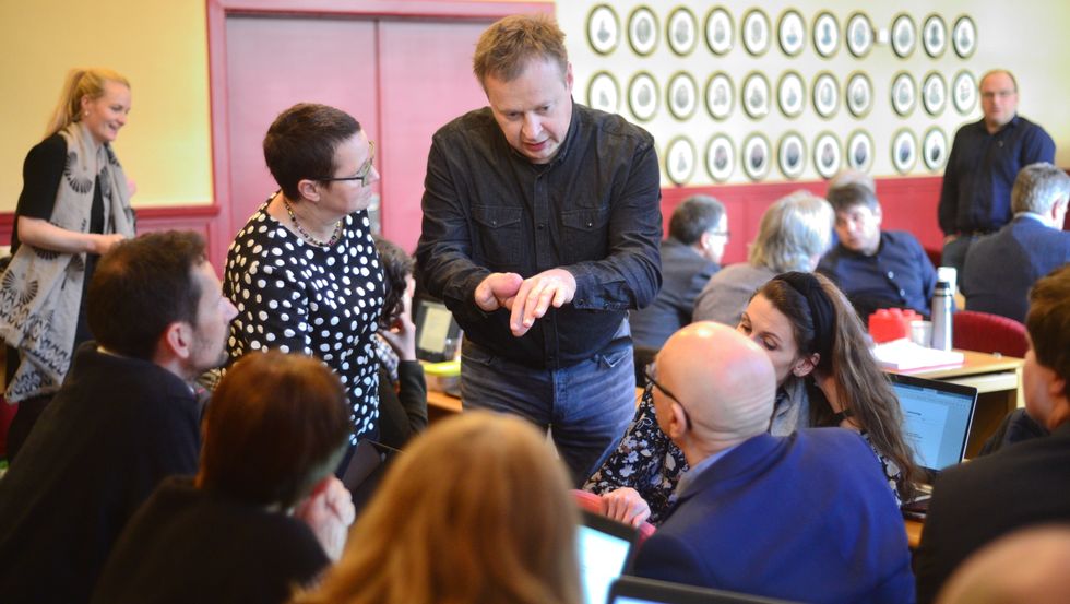 HEFTIGE DISKUSJONAR: Fem og ein halv time brukte politikarane til å handsama den første saka på sakskartet. Til slutt kom dei fram til eit vedtak alle kunne einast om. Arne Glenn Flåten (H) håper no at saka kan få eit punktum.