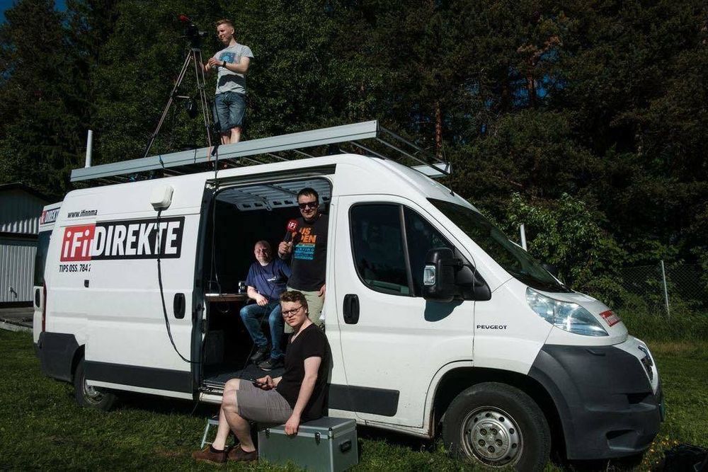 iFinnmarks første videobil, som ble tatt i bruk sommeren 2017. Her er Lars Kristian Andersen, Stian Eliassen, Erlend Hykkerud og Ole Gunnar Onsøien på plass i Piteå i Sverige, for å direktesende en aldersbestemt fotballturnering.