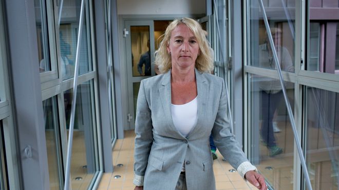 Sterke reaksjoner etter politiinspektør ble forfremmet: - Respektløst overfor varsler Robin Schaefer, Monikas mor og etterlatte etter Monika