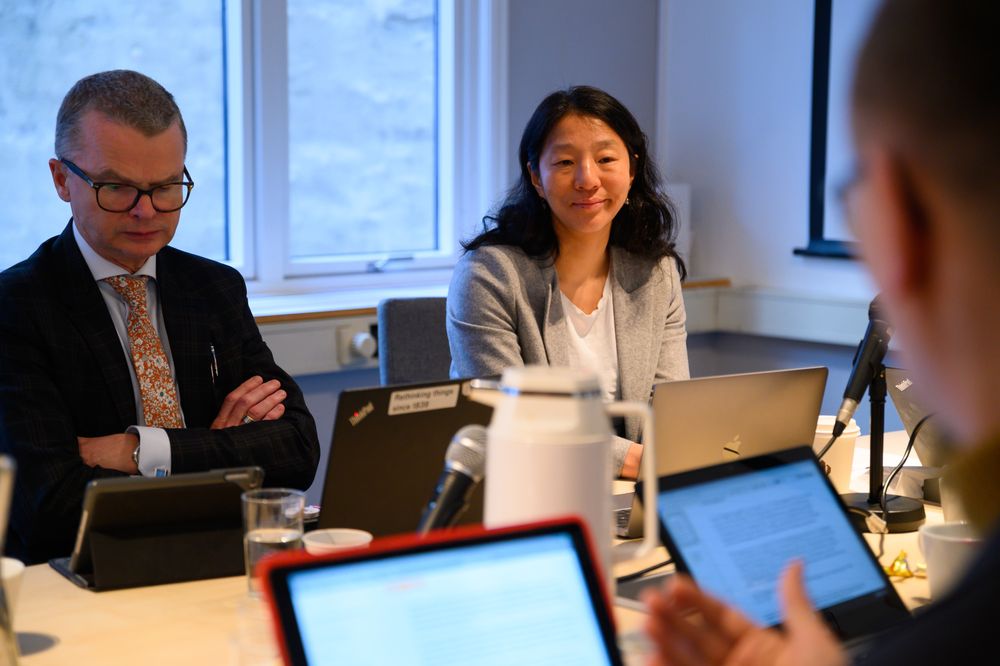 PFU-medlem Lars Helle og PFU-leder Anne Weider Aasen under PFU-møtet.