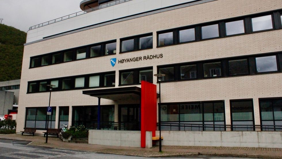 REKRUTTERING: Høyanger kommune rekrutterer til to leiarstillingar.