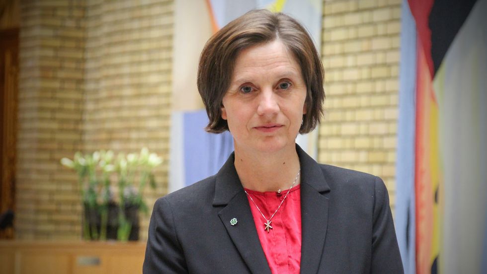 KRITISK: Stortingsrepresentant Kjersti Toppe (Sp) er kritisk til at NVE føreslår å framleis nytte kunnskapen for den skrota nasjonale ramma for vindkraft i lokaliseringsspørsmål kring vindkraftverk.