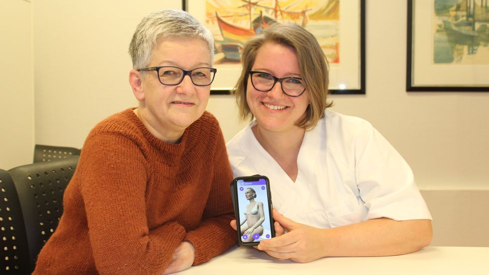 SJØLVHJELP: Tone Kvigne (t.v) har prøvd ut appen «Pust deg bedre», som er utvikla av Elin Johnsen (t.h). Johnsen vil hjelpa dei med lungesjukdommar å hjelpe seg sjølv meir.