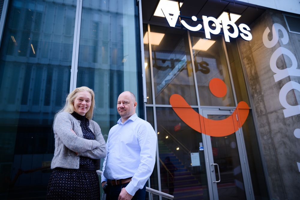 Kommunikasjonsrådgjevar Hege Steinslad og produktsjef Vidar Holm i Vipps.