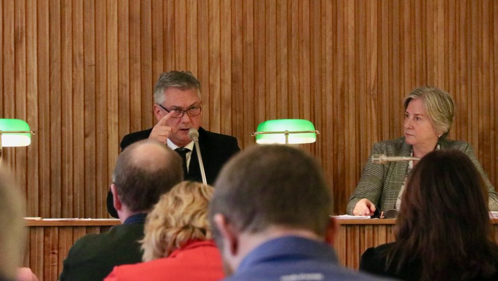SEIER NEI: Ordførar i Høyanger, Petter Sortland (Ap), fekk i formannskapet i kommunen med seg på ein uttale mot NorthConnect-kabelen.