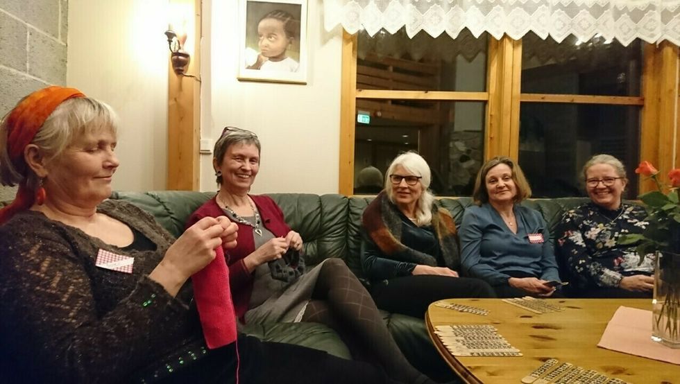 HANDARBEID: På programmet stod mellom anna turar, kreative aktivitetar, forkynning, samtalegrupper og ikkje minst festmiddag.