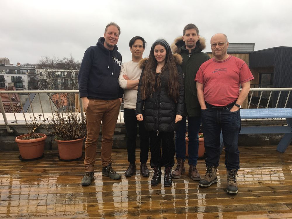 VårtOslo-redaktør Vegard Velle (fra venstre) med fire av sine sju ansatte: Phuong van Phan, Veronika Dyrnes, Tarjei Kidd Olsen og Anders Høilund.