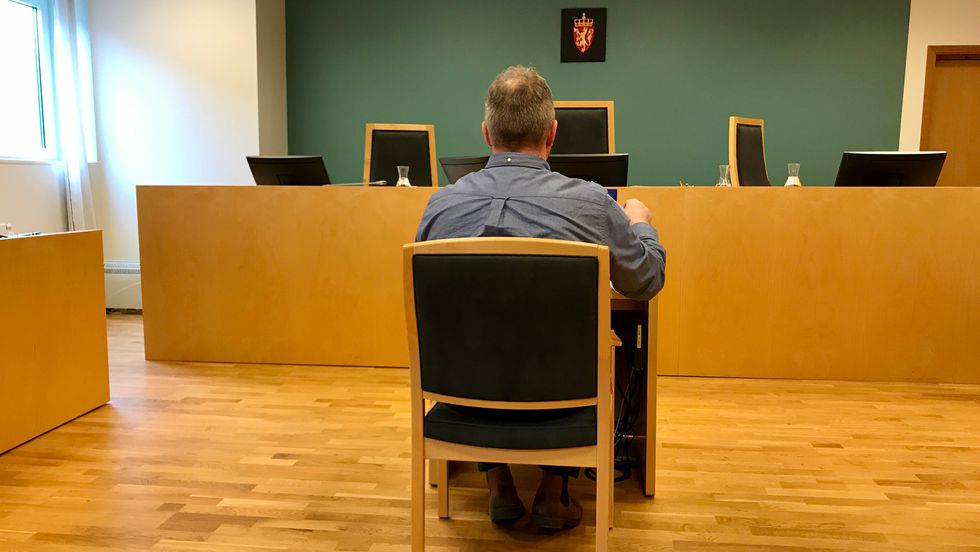 NEKTAR FOR DET MESTE: Bonden i 60-åra frå Sogn er sikta for for grove brot på dyrevelferdslova, og risikerer å mista retten til å halda dyr.