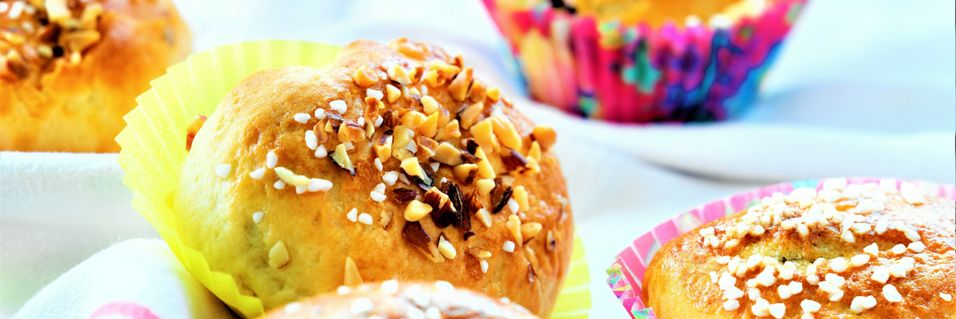 By på nystekte kanelboller til frokost - for en start på dagen