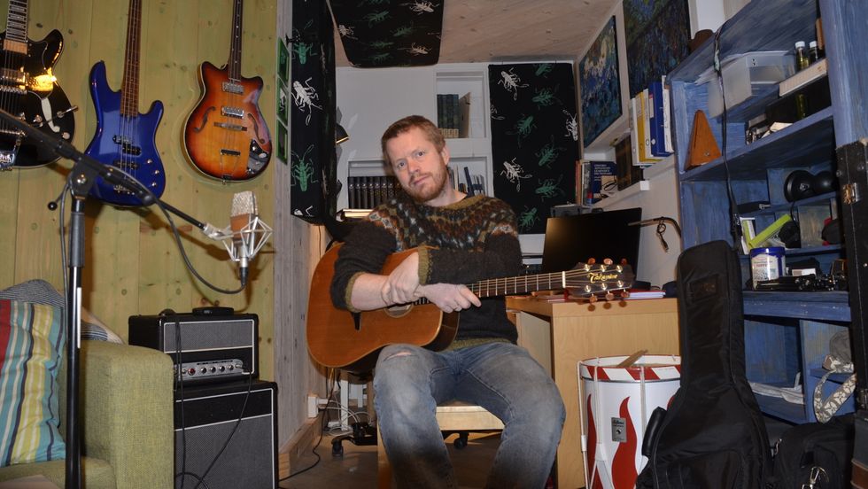 KARANTENEBLUES: Eivind Ødegård går eigne vegar for å motverka karantenemelankoli.