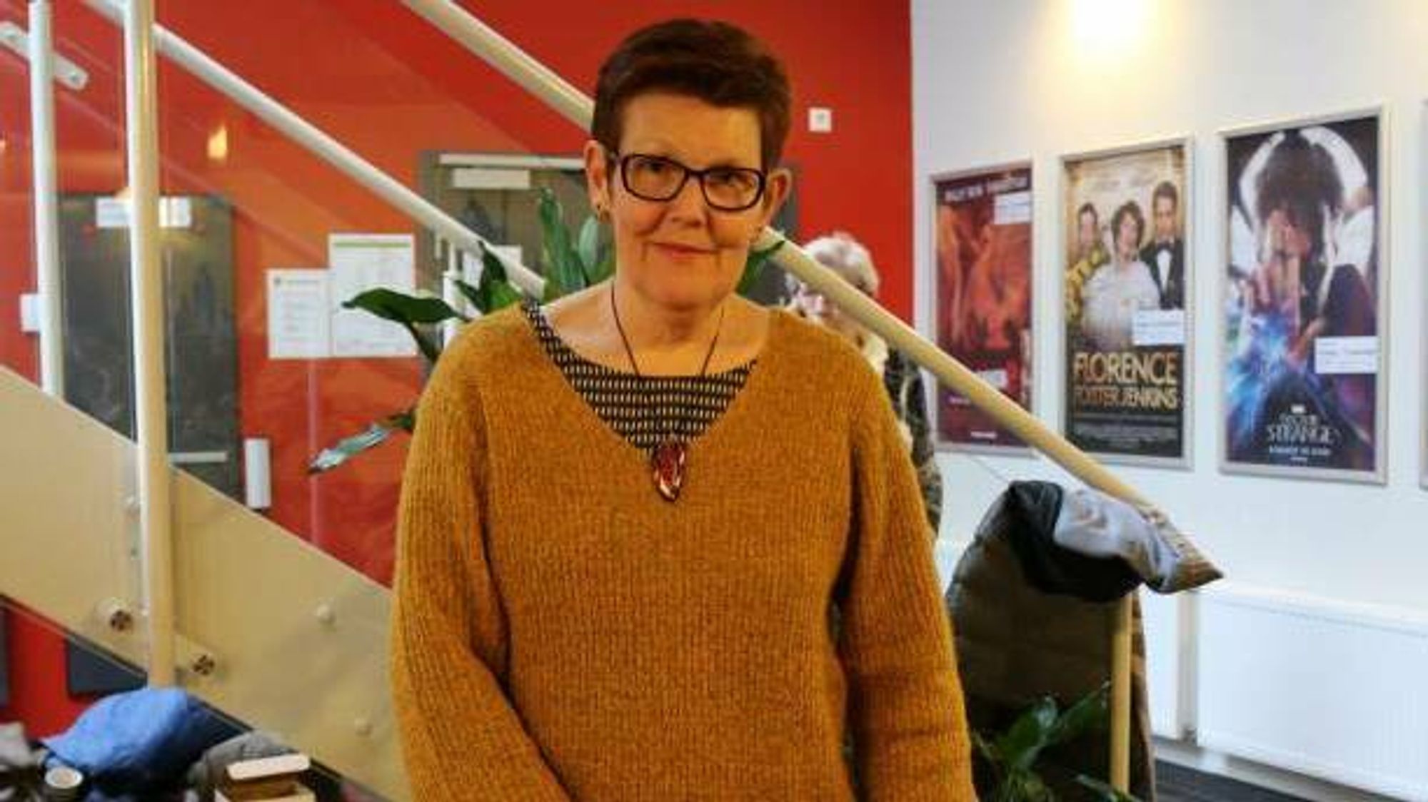 Leiar for Årdal i Sogn Røde kors, Patricia Seglem Lægreid, fortel at mange som nyttar besøksvenn-tenesta er i risikogruppa for koronaviruset. Difor er no besøkstilbodet endra til eit trygt telefontilbod.