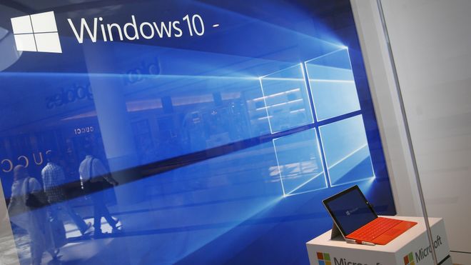 Windows-utstilling i en Microsoft-butikk.