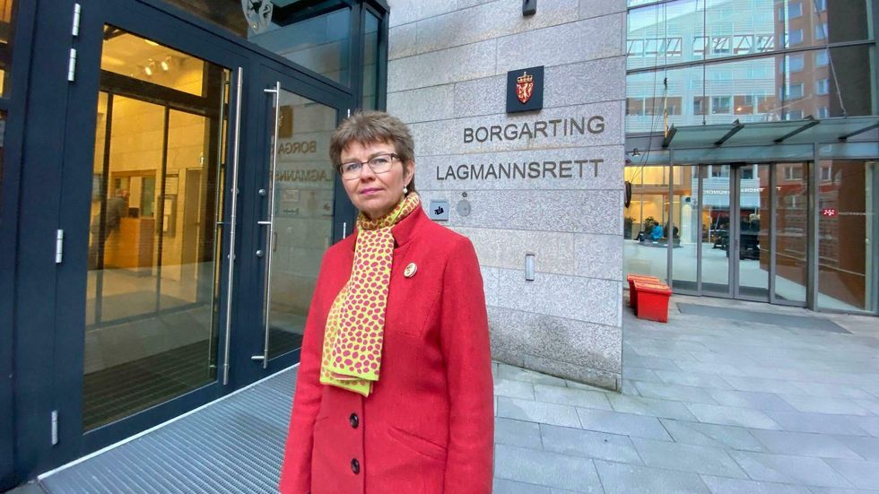Kathrine Kleveland, leiar i Nei til EU, utanfor Borgarting lagmannsrett i Oslo