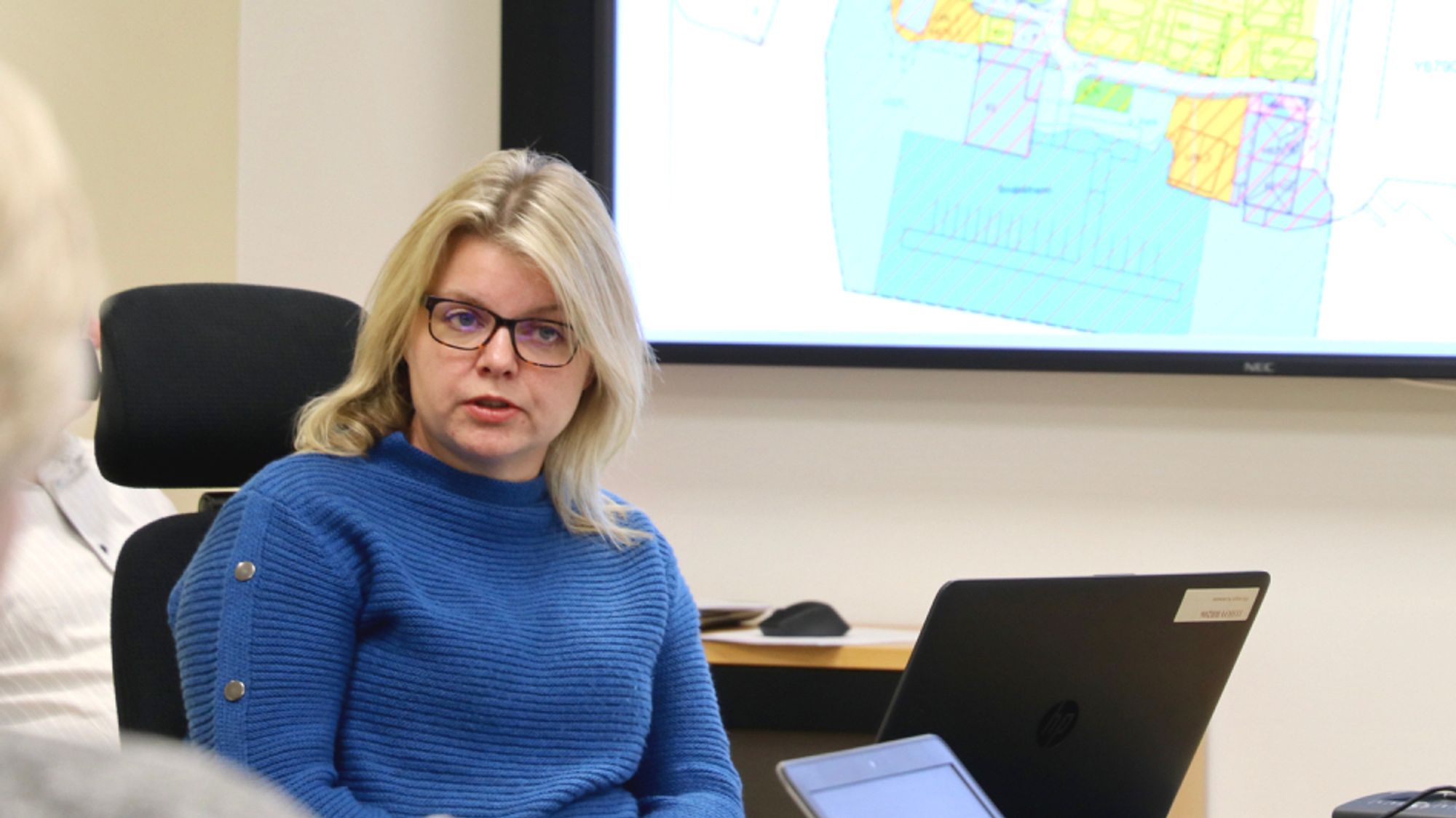 TILSETT: Synne Vefring går frå jobben som kommuneplanleggjar til å bli ny leiar for plan og forvaltning i Høyanger kommune.