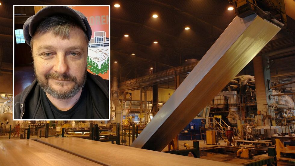 NØKTERN PESSIMIST: Nestleiar i Årdal kjemiske fagforening, Torleif Sand, seier uvissa er stor, men at stemninga førebels er fatta på verket.