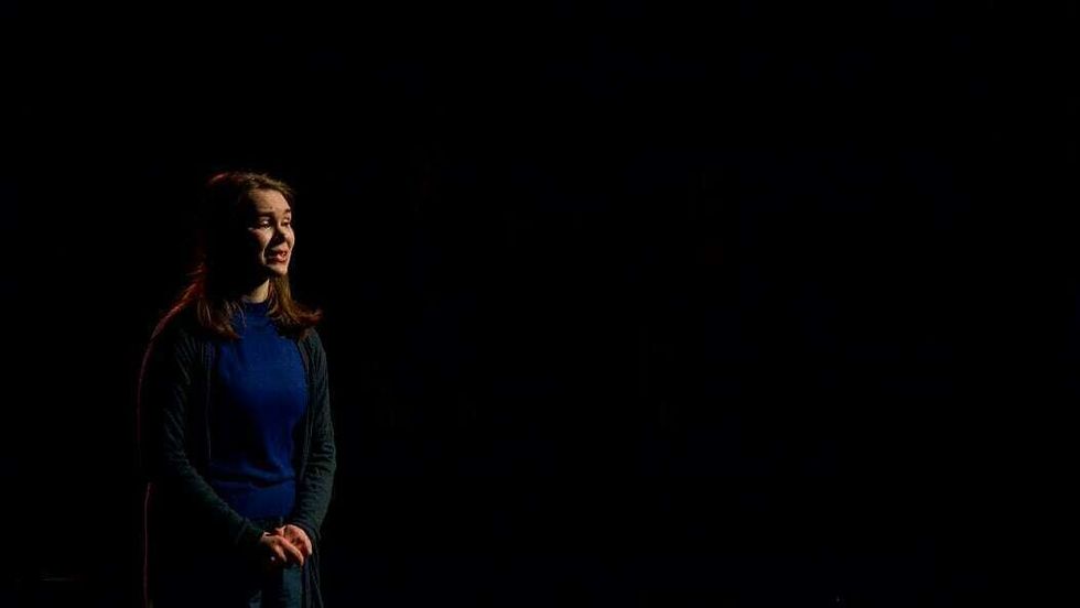 TEATER: Anne Lise Urdahl studerer drama og teaterkommunikasjon ved OsloMet. Her frå forestillinga "Dødsvariasjonar" av Jon Fosse.