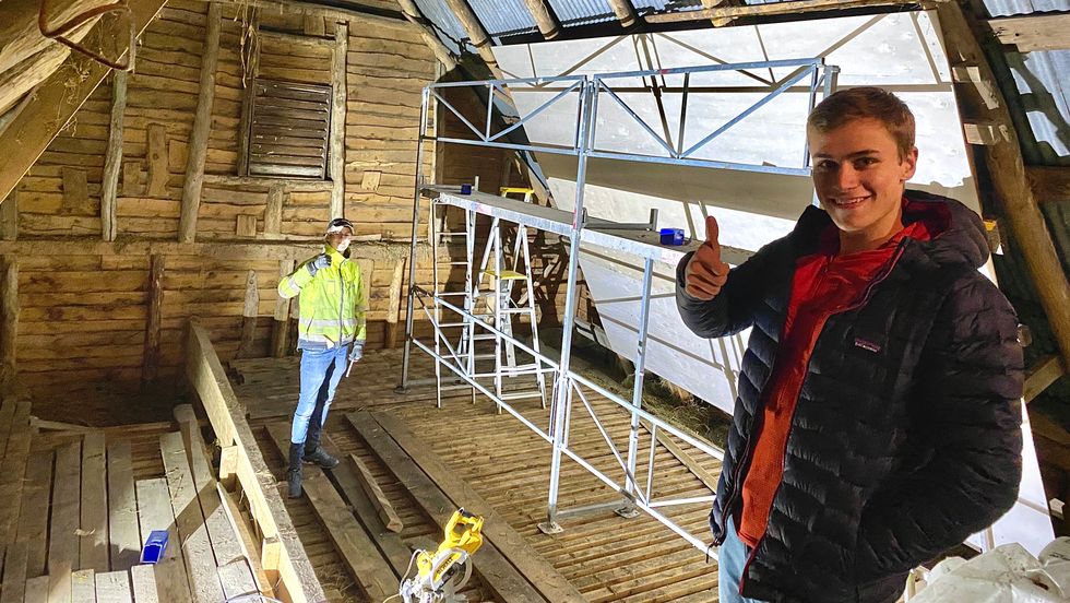 TOMMEL OPP: Arne Farestveit og Håvard Helgesen tok saka i eigne hender då Sognahallen vart stengt for klatring.