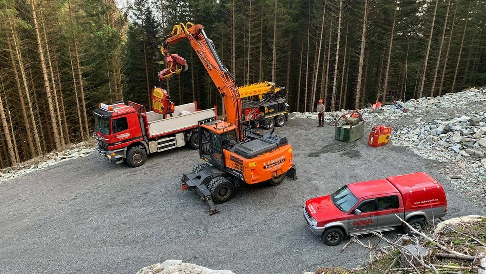 STOPP: Fire maskiner og i overkant av 20 tilsette hos T. Frivik Taubanedrift AS måtte stoppe produksjonen på grunn av fulle lager på sagbruka.