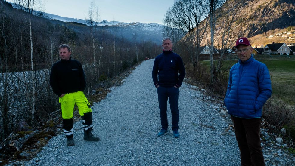 DUGNAD: Gaupne bygdalag på synfaring før dei skal invitere til stordugnad, f.v. Knut Norman Fuglesteg, Stein Olav Njøs og Svein Nybø.