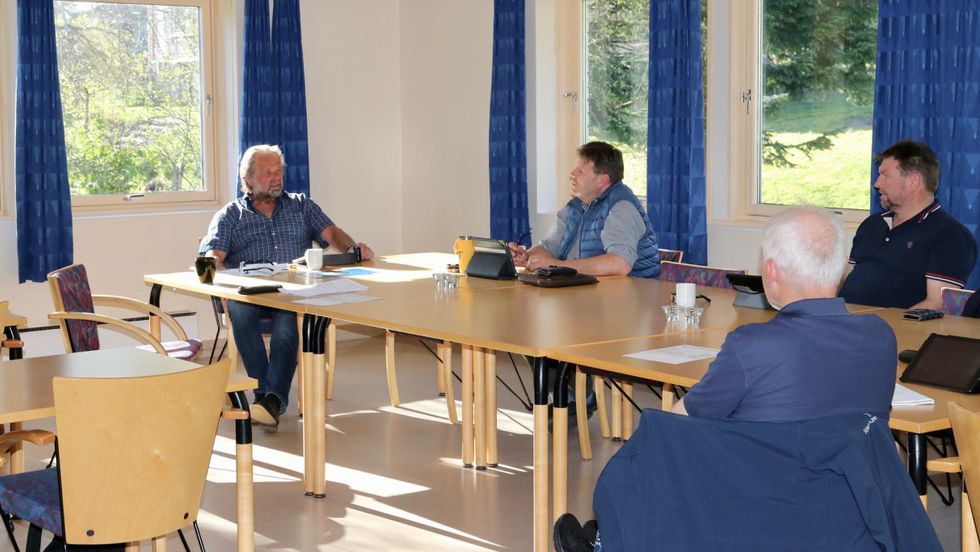 HJELP: Formannskapet i Gulen ønskjer å sjå på korleis kommunen kan hjelpe verksemdene som er hardast råka av koronakrisa.