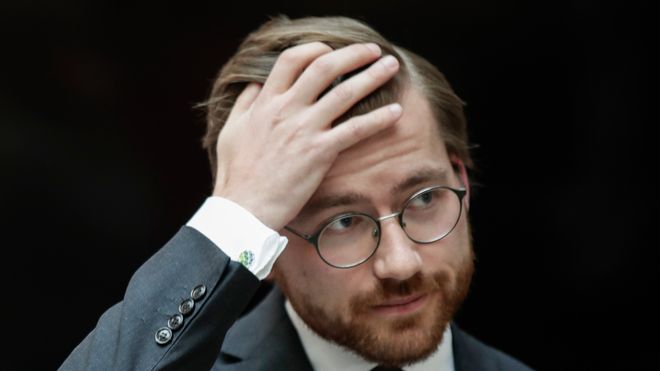 Klima- og miljøminister Sveinung Rotevatn (V), håper å få med seg resten av Stortinget mot regjeringens nye e-lov.