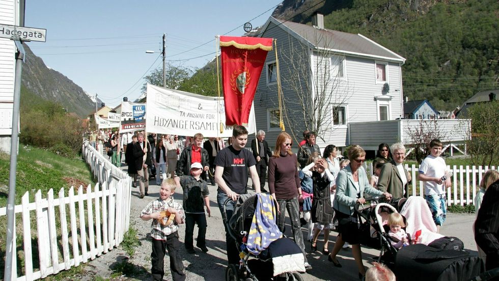 TOG: Normalt sett deltek mange i toga i Høyanger 1. mai. Dette biletet er frå markeringa i 2007