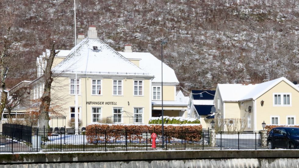 KJØPT: Høyanger hotell vart lagt ut for tvangssal i februar etter at eigarselskapet vart tvangsoppløyst
