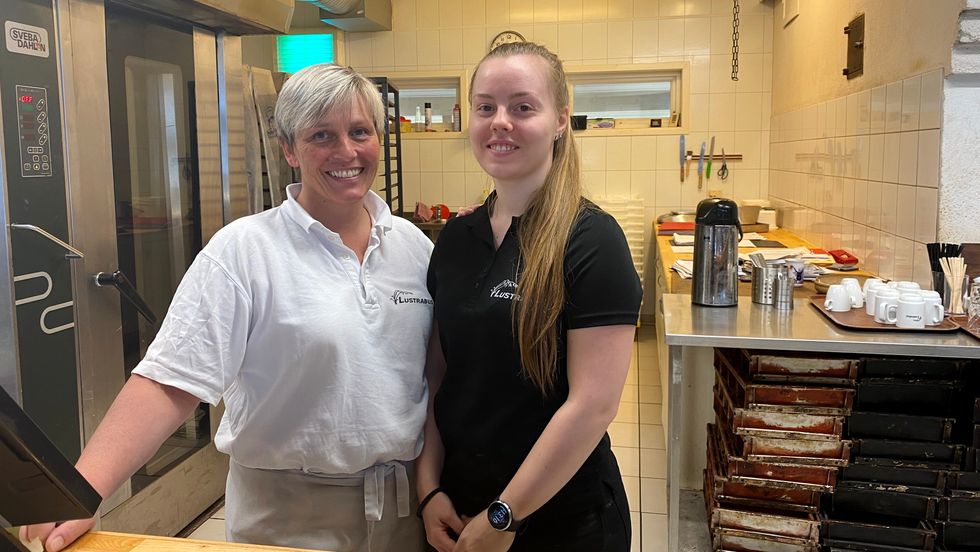 LUSTRABUI: Eva Nyløy og Kristina Kvalsvik på Lustrabui i Luster.