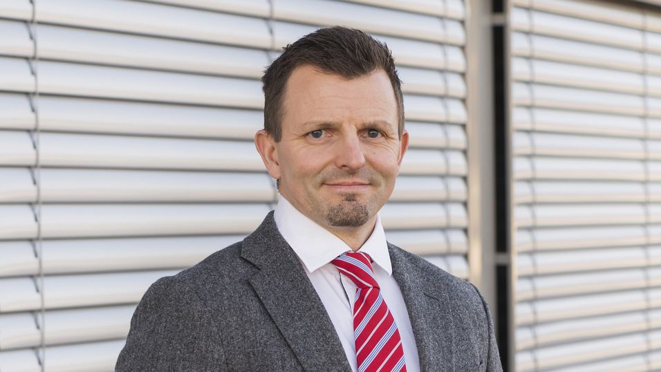 Avdelingsdirektør Hans Jørgen Enger i Nasjonal kommunikasjonsmyndighet sier det er et mål for myndighetene å få tre mobilnett i Norge, som blant annet kan skape konkurranse på grossistmarkedet.
