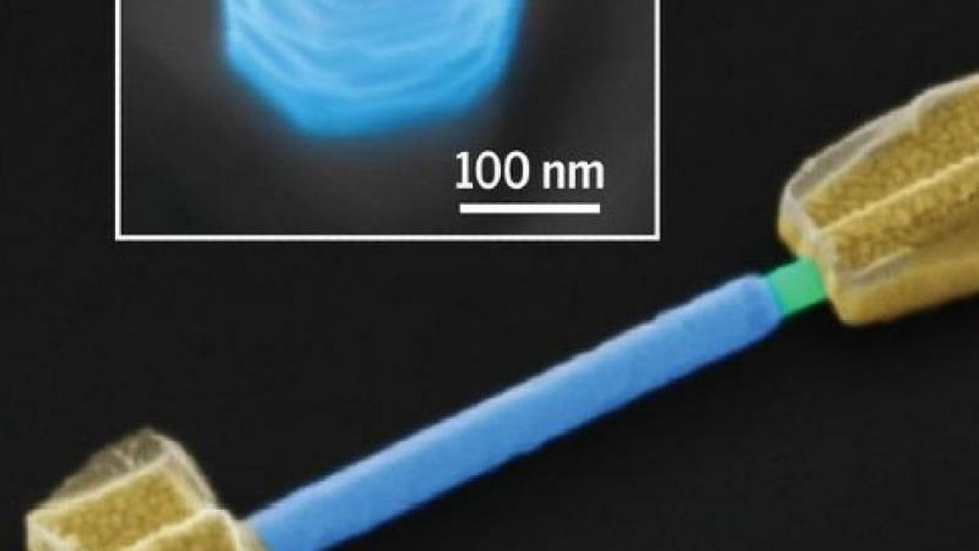 Fargelagt elektronmikroskop-bilde av den sekskantede nanotråden med et belegg av aluminium.