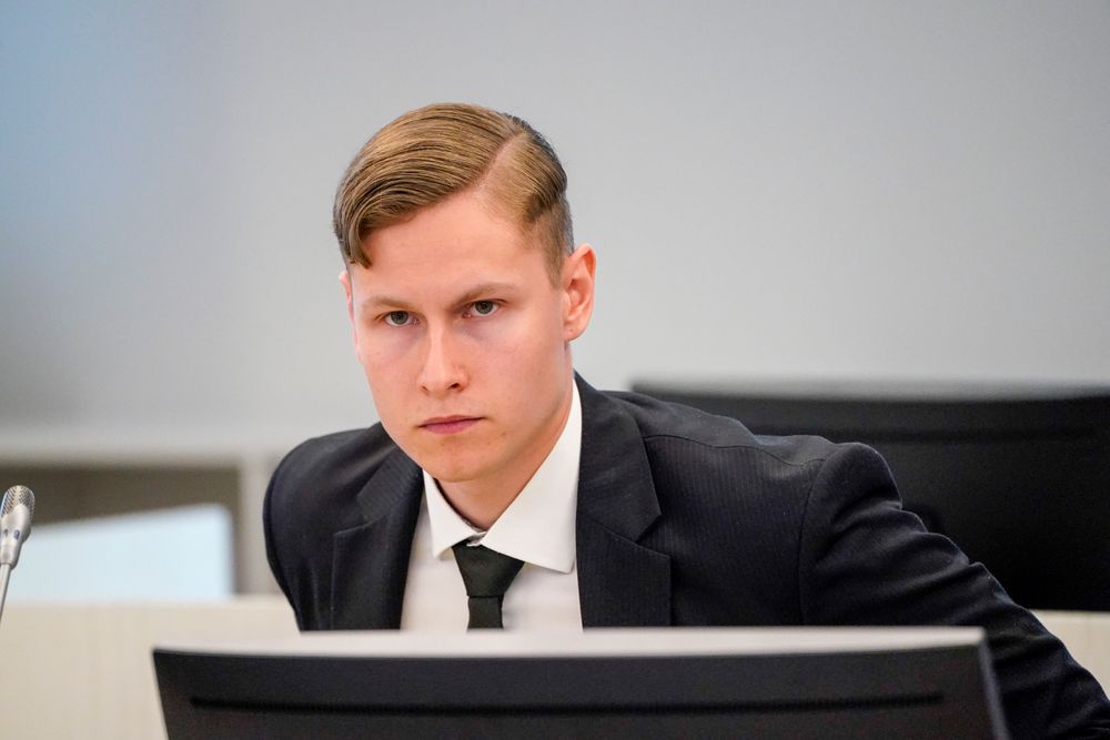Straffesaka mot draps- og terrortiltalte Philip Manshaus starta i Asker og Bærum tingrett torsdag.
