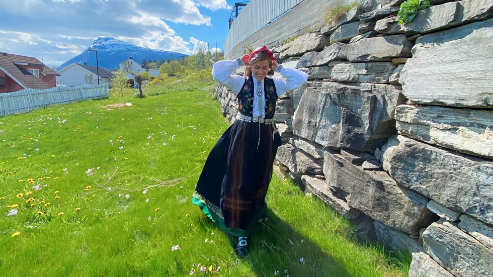 17. MAI: Hopp tau i hagen, og kos deg med dine nærmaste. Me kan nyta nasjonaldagen til tross for koronatiltak.
