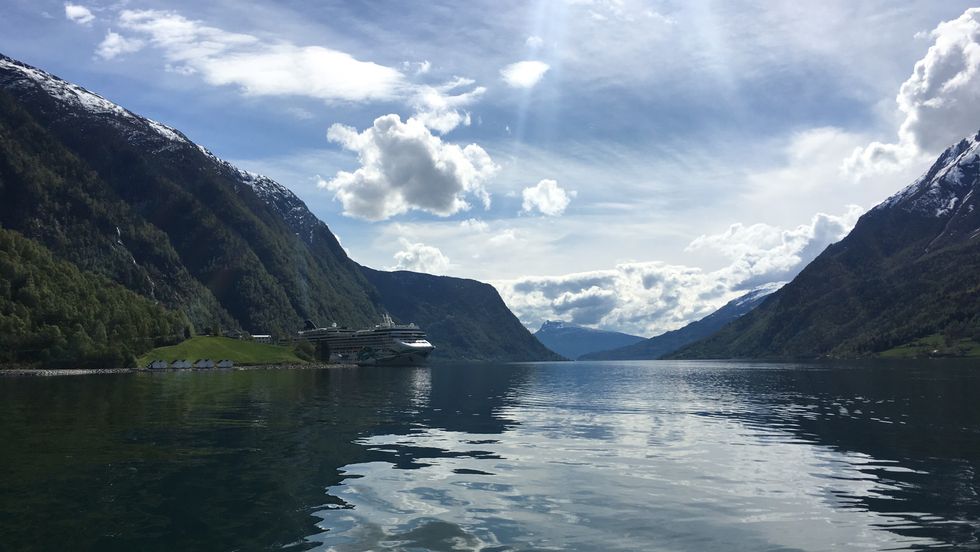 SKJOLDEN: Eit slikt syn, med cruiseskip på fjorden, får ein ikkje sjå på Skjolden i år.