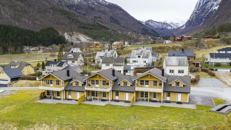 SENTRUMSNÆRT: Bustaden i midten er Solvegen 14.