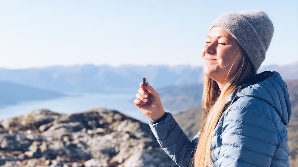 NYTER: Ane Kristina Hovland er glad i fjellet og naturen Sogn har å by på.